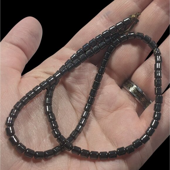 Casual Metallic Hematite Barrel Beaded Necklace - Picture 5 of 6